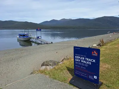 テアナウの町中のブロッドベイ行ボート（ウォーター・タクシー）乗り場