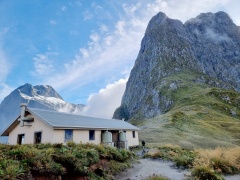 マッキンノンパス・シェルター