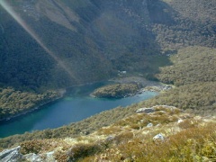 レイクマッケンジーを見下ろす